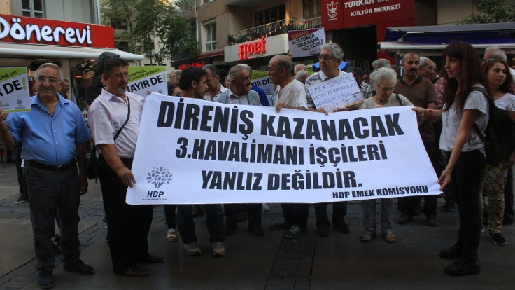 İzmir'de havalimanı işçilerine destek eylemi