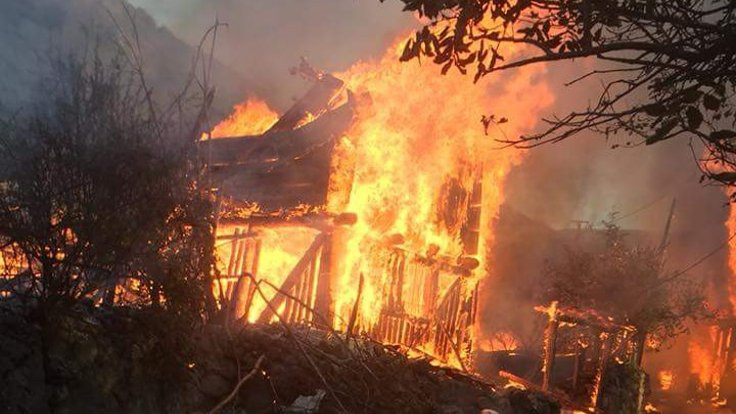 Kastamonu'da 9 ev yandı