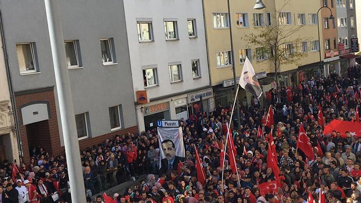 Alman polisinden Kürtçe ve Türkçe mesaj: İtişmeyin