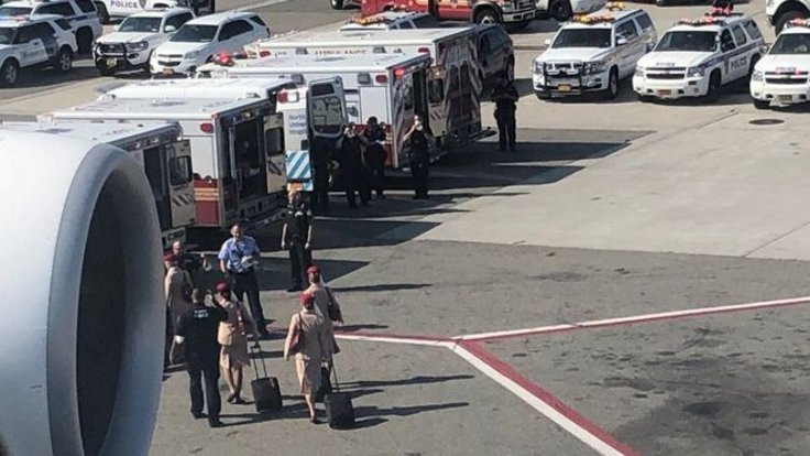 New York'ta yolcu uçağı karantinaya alındı