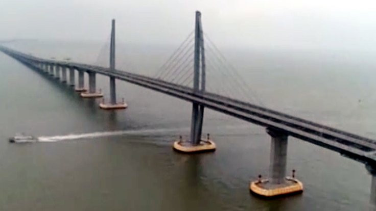Dünya'nın en uzun köprüsü Çin'de açıldı