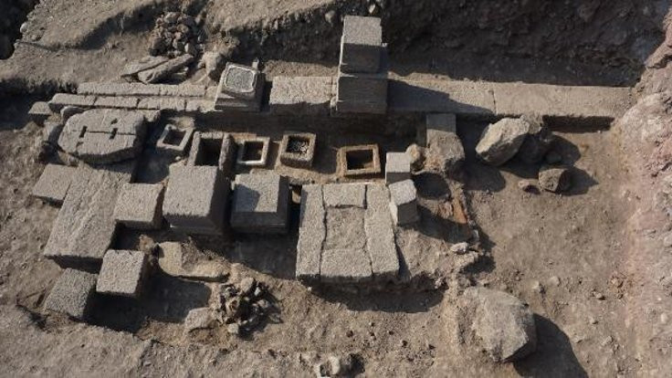 2 bin 300 yıllık aile mezarlığı bulundu