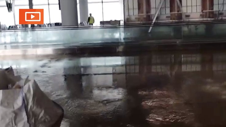 3 havalimanı terminalini su bastı