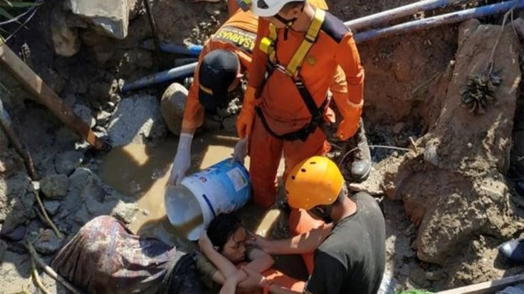 Endonezya'da çamura gömülen kilisede 34 öğrencinin cesedi bulundu