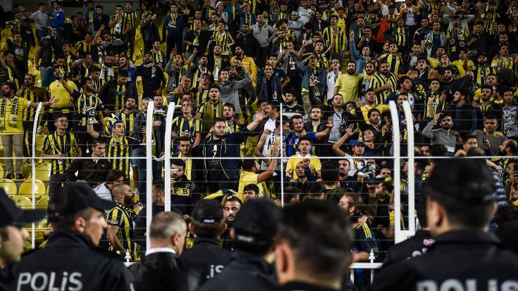 Fenerbahçe'de taraftardan yedek kulübesine tepki: Neye gülüyorsun? - Sayfa 2