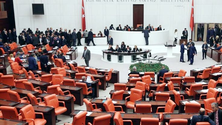 Meclis'te CHP ve MHP arasında arbede