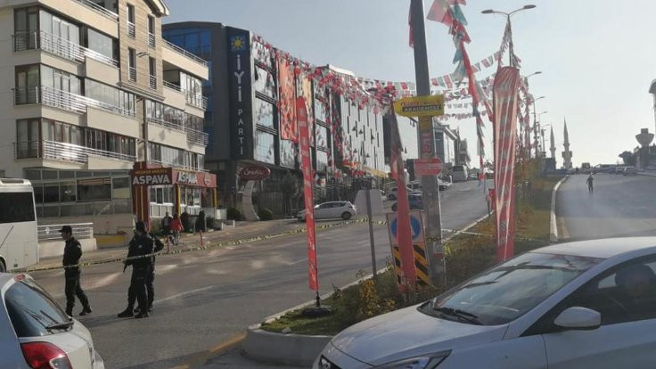 Gerilim tırmandı, İYİ Parti'nin önü trafiğe kapatıldı