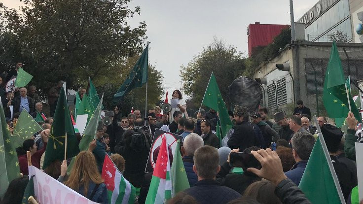 Çerkeslerden Kanal D önünde protesto