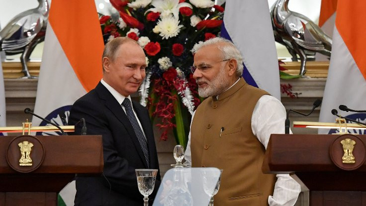 Rusya ile Hindistan S-400 anlaşmasını imzaladı