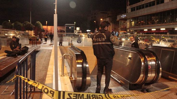 Taksim metrosu girişinde ceset bulundu