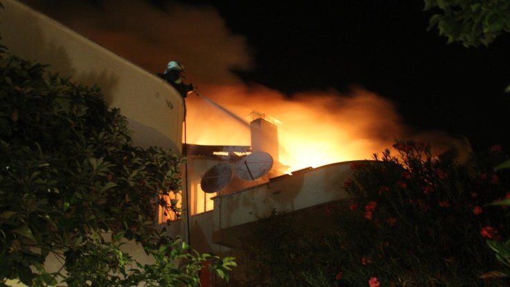 Mangal ateşi dört evi yaktı