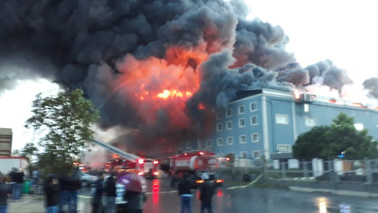 İstanbul'da fabrikalarda yangın