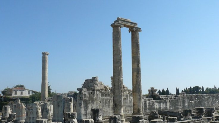 Didim'deki Apollo Tapınağı batıyor