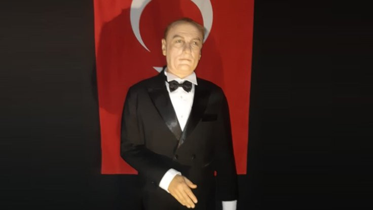 Atatürk heykeli: Galatasaray başkanına benziyor!