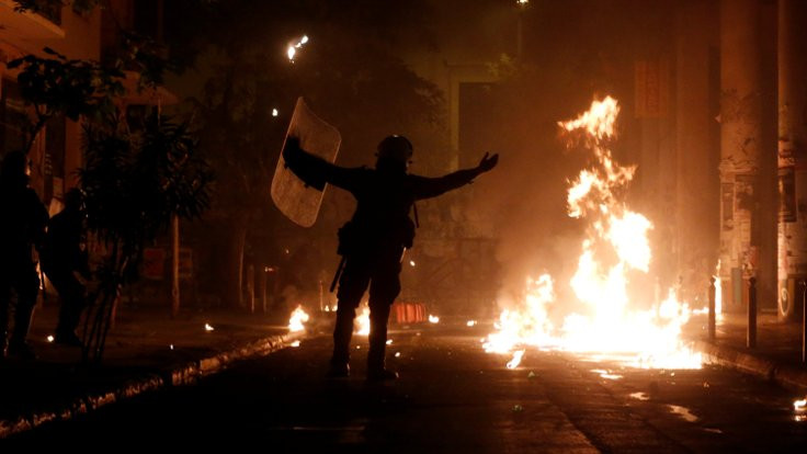 Atina’da 17 Kasım gösterisinde çatışma çıktı