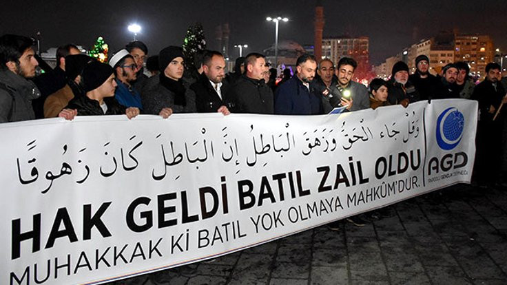 AGD Mekke'nin fethini kutladı, yılbaşını protesto etti