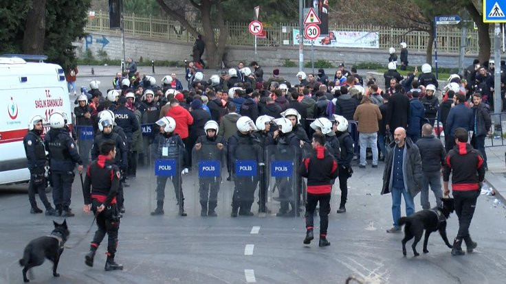 Trabzonspor taraftarları arasında arbede: 2 polis yaralandı