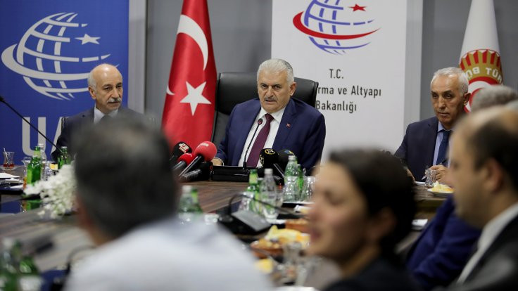 Binali Yıldırım istifa iddiasını yalanladı