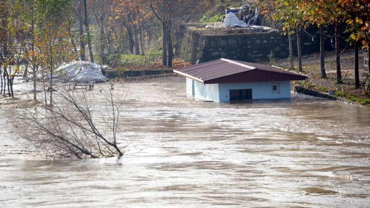 Dicle Nehri'nde su 4 metre yükseldi: Hevsel Bahçeleri'ni su bastı