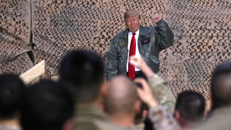 Trump, Irak'taki ABD askerlerini ziyaret etti