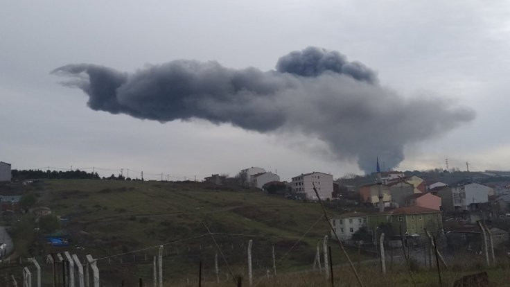 Arnavutköy'de bir fabrikada yangın çıktı