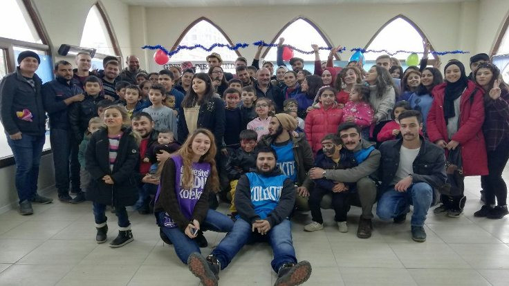 İzmir Öğrenci Kolektiflerinden çocuklar için yılbaşı şenliği