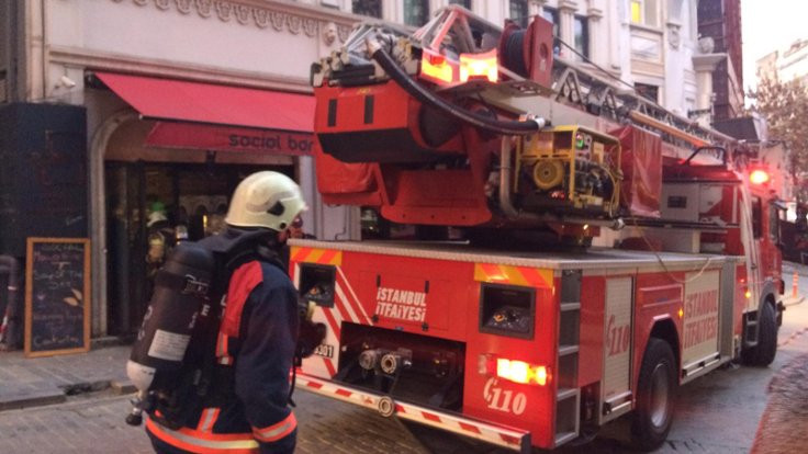 Karaköy'de otel yangını