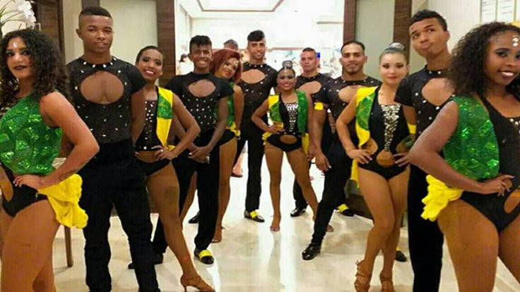 Kolombiyalı dansçılar 12 gündür havalimanında yaşıyor