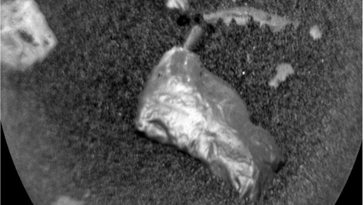 Mars yüzeyinde tanımlanamayan bir nesne bulundu