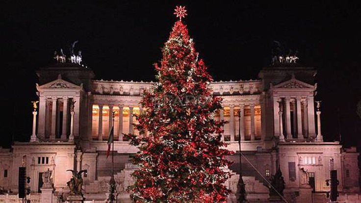 Roma'yı karıştıran Noel ağacı: Kenti de Netflix yönetsin!