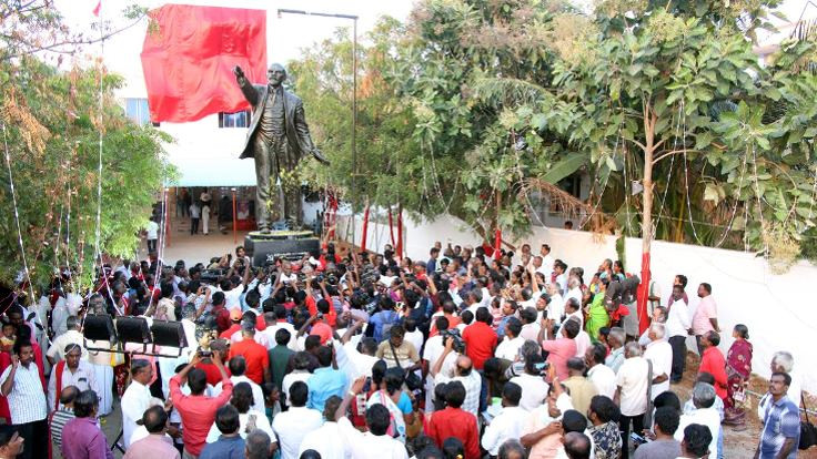 Hindistan'da 3 buçuk metrelik Lenin heykeli dikildi!
