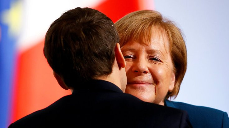 Merkel ve Macron'dan Avrupa Ordusu için ilk adım