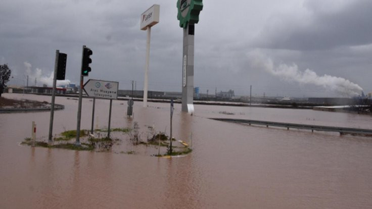 İstanbul-İzmir yolu su altında