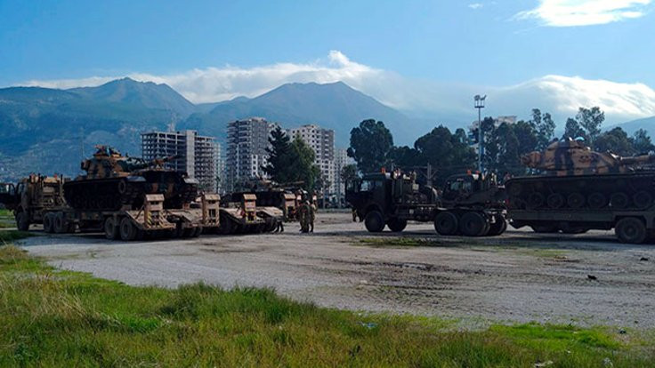 Hatay'dan sınıra askeri araç sevkiyatı