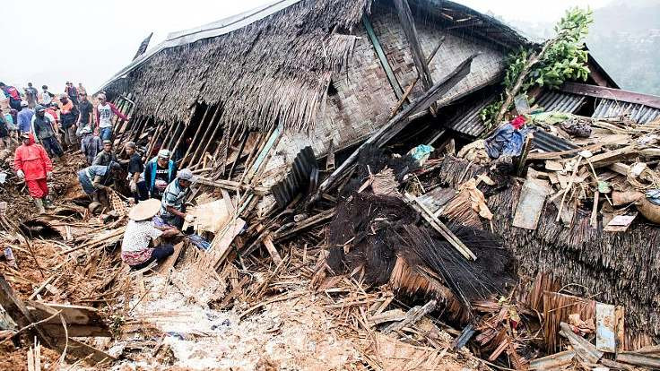 Endonezya'da selde 59 kişi hayatını kaybetti