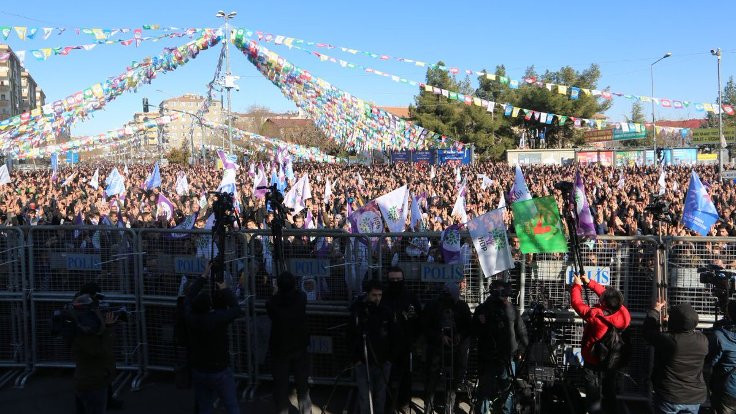 HDP'den Diyarbakır'da miting: Açlık grevinin bitmesi için tecrit kaldırılmalı