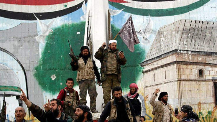 İdlib'de yüksek gerilim: Cihatçılar bir kasabayı daha ele geçirdi