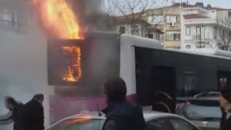 İstanbul'da dört günde ikinci halk otobüsü yangını