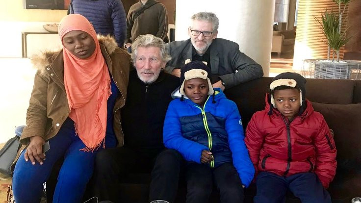 IŞİD'ci babanın kaçırdığı çocukları Roger Waters kurtardı