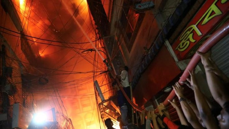 Bangladeş'te çıkan yangında 70 kişi hayatını kaybetti