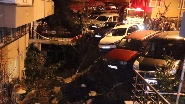 Beşiktaş'ta duvar çöktü