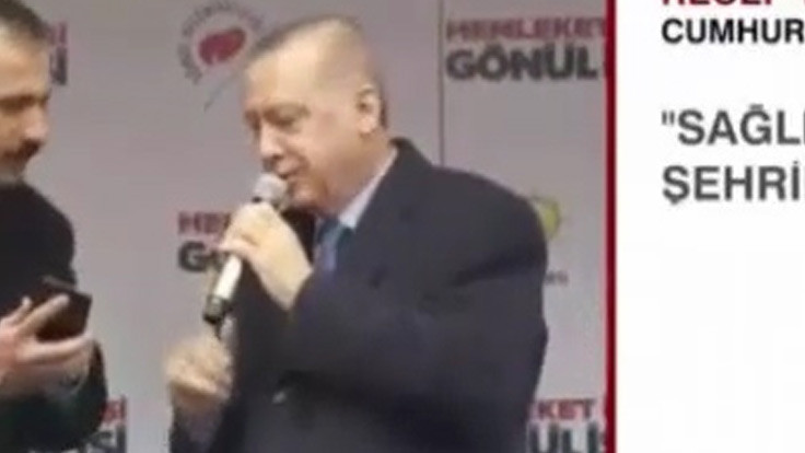 Erdoğan'a gelen telefon mitingi durdurdu!