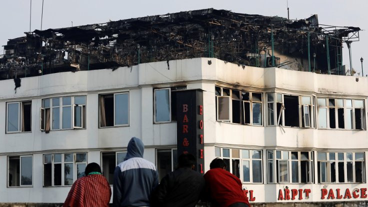 Hindistan'da imar iznini delen otelde yangın: 17 kişi öldü