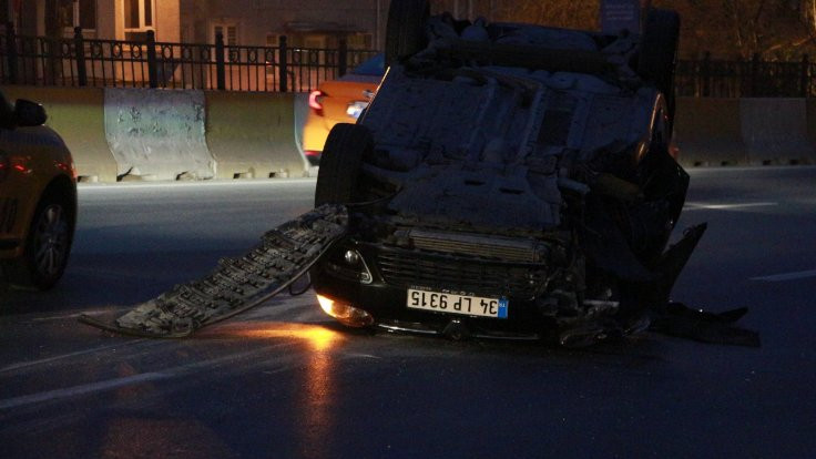 Beyoğlu'nda araç takla attı
