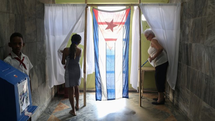 Küba'da yeni anayasa kabul edildi