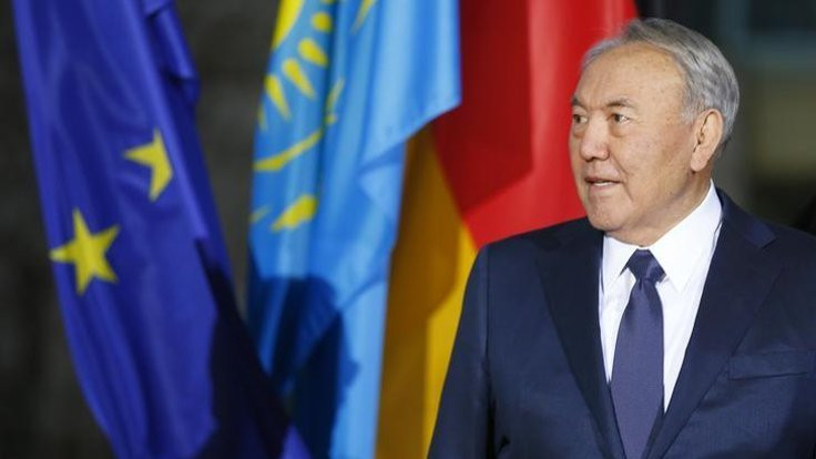 Kazakistan'da hükümet devrildi