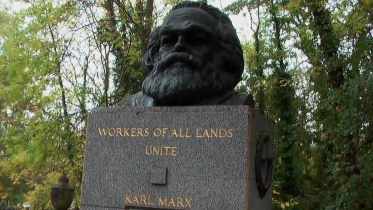 Karl Marx'ın mezarına saldırı