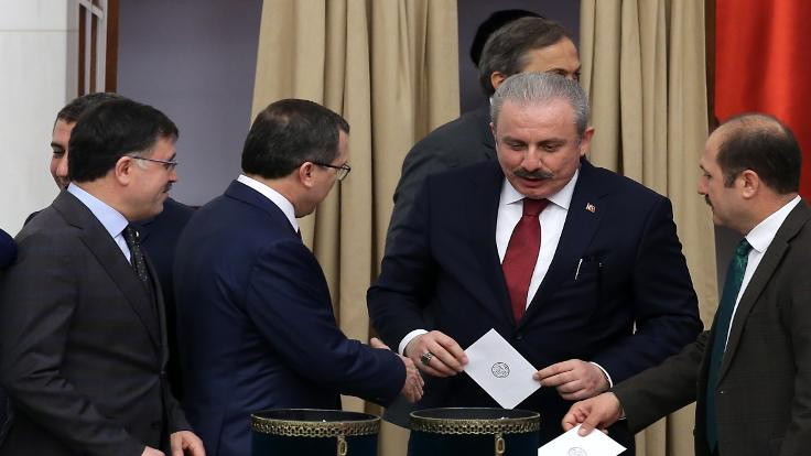Meclis başkanlığına Mustafa Şentop seçildi