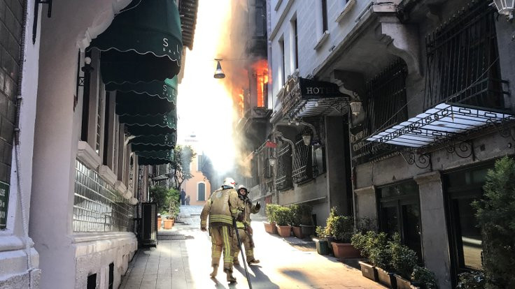 Beyoğlu'ndaki yangın soruşturmasında 2 kişi tutuklandı