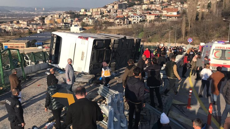 Bursa'da öğrencileri taşıyan otobüs devrildi: 48 kişi yaralandı